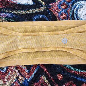 Lululemon: Metal Vent Tech Headband (Yellow)